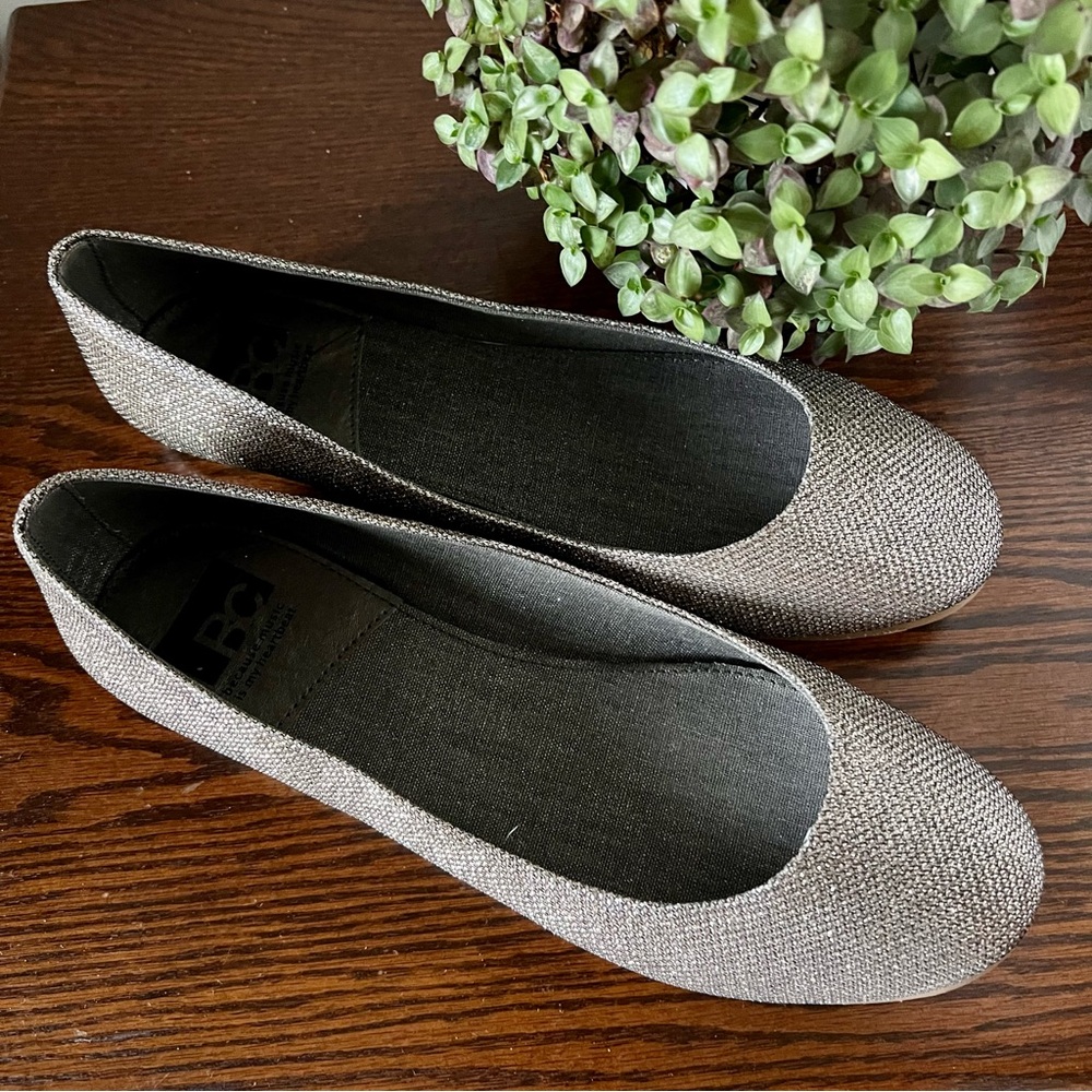 BC FOOTWEAR GLITTERY GOLD FLATS - Picture 5 of 7